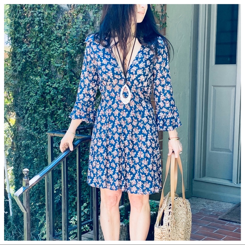 Beautiful tie back floral dress - Picture 2 of 8